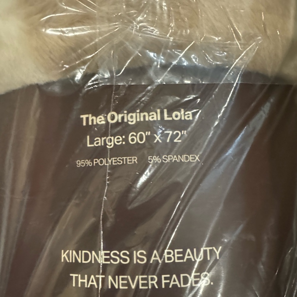 Lola Blankets Faux Fur Blanket/Latte Check/Size L/NEW! NIB! SEALED! Beautiful!!! - Picture 10 of 16